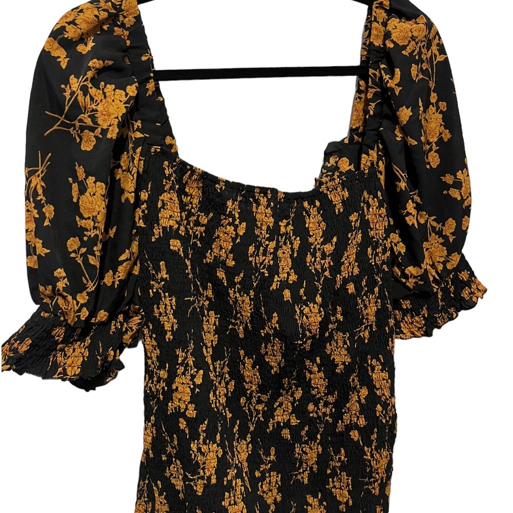 428 Off the shoulder smocked top size 3X. EUC.